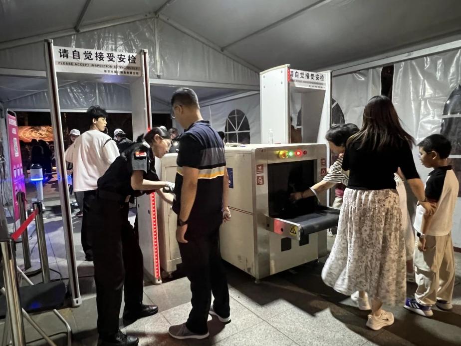 C:/Users/BA/Desktop/“安保鐵軍、硬核保障”2024系列報(bào)道四十三——月滿中秋，南京市保安服務(wù)有限公司圓滿護(hù)航“2024 南京森林音樂會(huì)”/4.jpg4