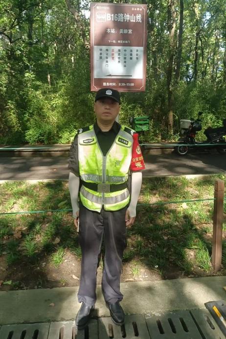 C:/Users/Administrator/Desktop/臺(tái)風(fēng)“貝碧嘉”來(lái)襲，南京保安積極應(yīng)對(duì)，“守”護(hù)萬(wàn)家團(tuán)圓！/1.jpg1