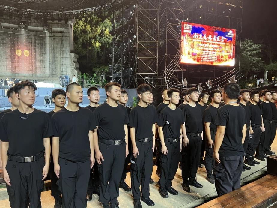 C:/Users/Administrator/Desktop/臺(tái)風(fēng)“貝碧嘉”來(lái)襲，南京保安積極應(yīng)對(duì)，“守”護(hù)萬(wàn)家團(tuán)圓！/10.jpg10