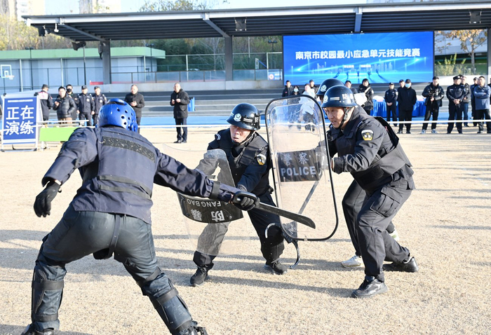 E:/25.12.10后 上傳網(wǎng)站留存/喜報！南京市保安服務有限公司建鄴分公司榮獲“校園最小應急單元技能競賽”一等獎/照片/w700d1q75cms.jpgw700d1q75cms