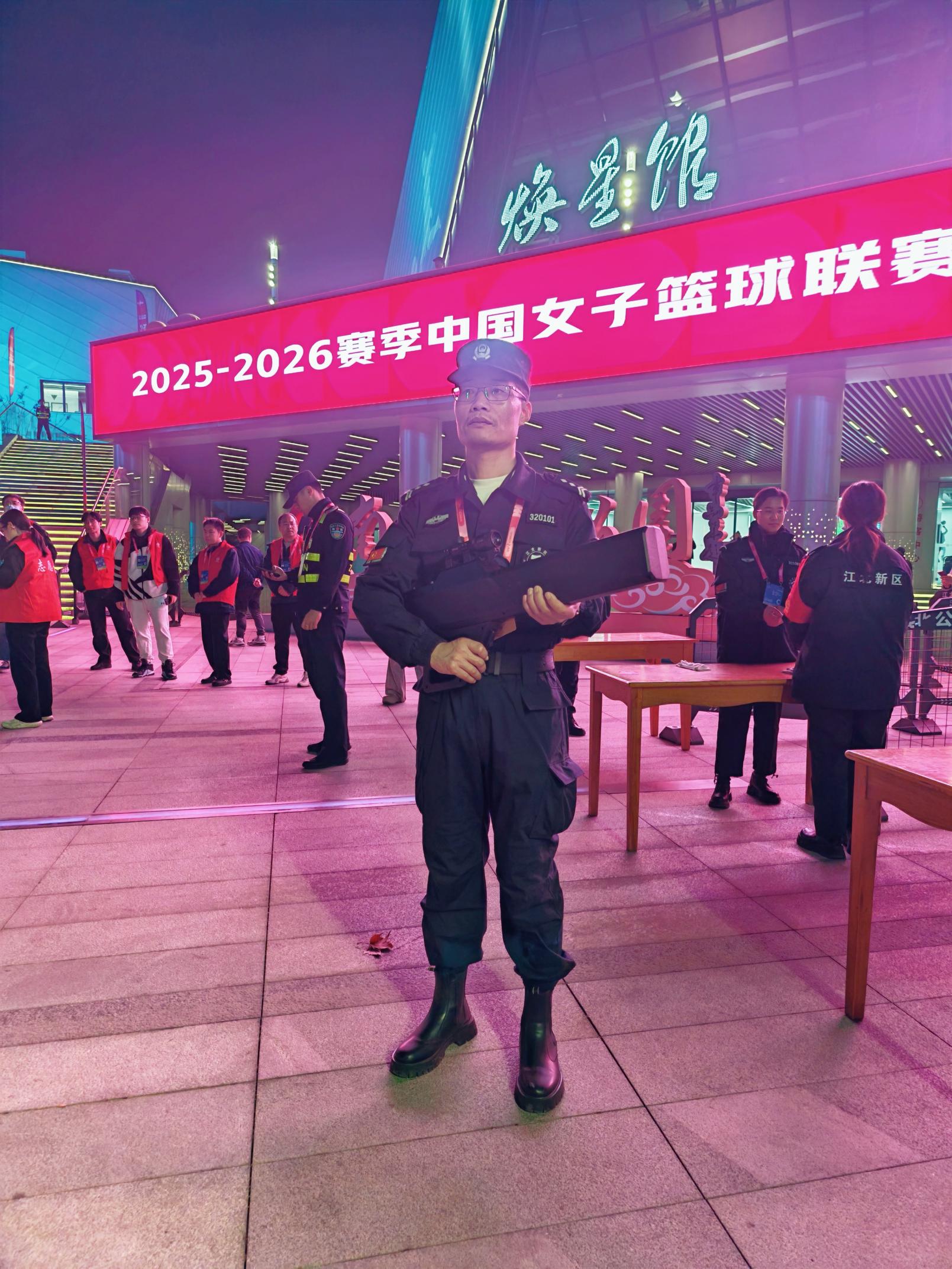 E:/25.12.10后 上傳網(wǎng)站留存/“保安衛(wèi)士”護(hù)航，熱血燃賽場！——南京市保安服務(wù)有限公司大廠分公司保障WCBA女籃聯(lián)賽激情開燃/照片/微信圖片_20251211080736_275_1.jpg微信圖片_20251211080736_275_1